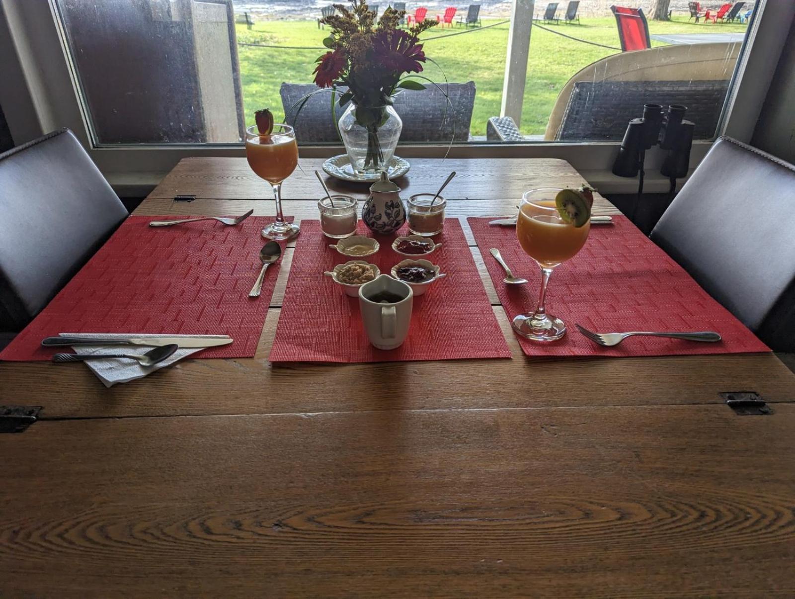 Auberge Les Blancs Moutons Saint-Laurent-de-l'ile d'Orleans 外观 照片