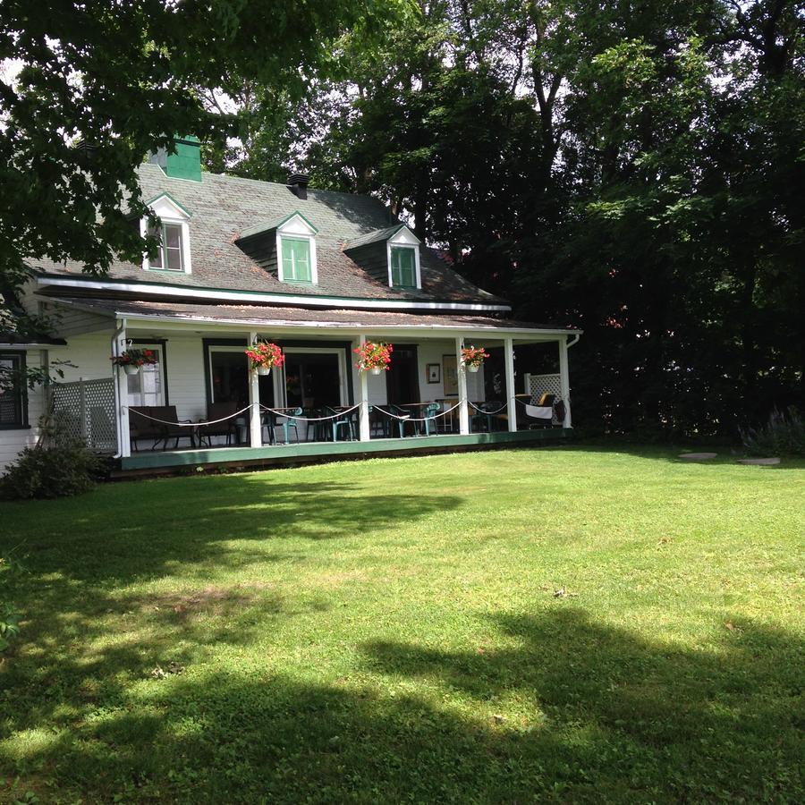 Auberge Les Blancs Moutons Saint-Laurent-de-l'ile d'Orleans 外观 照片