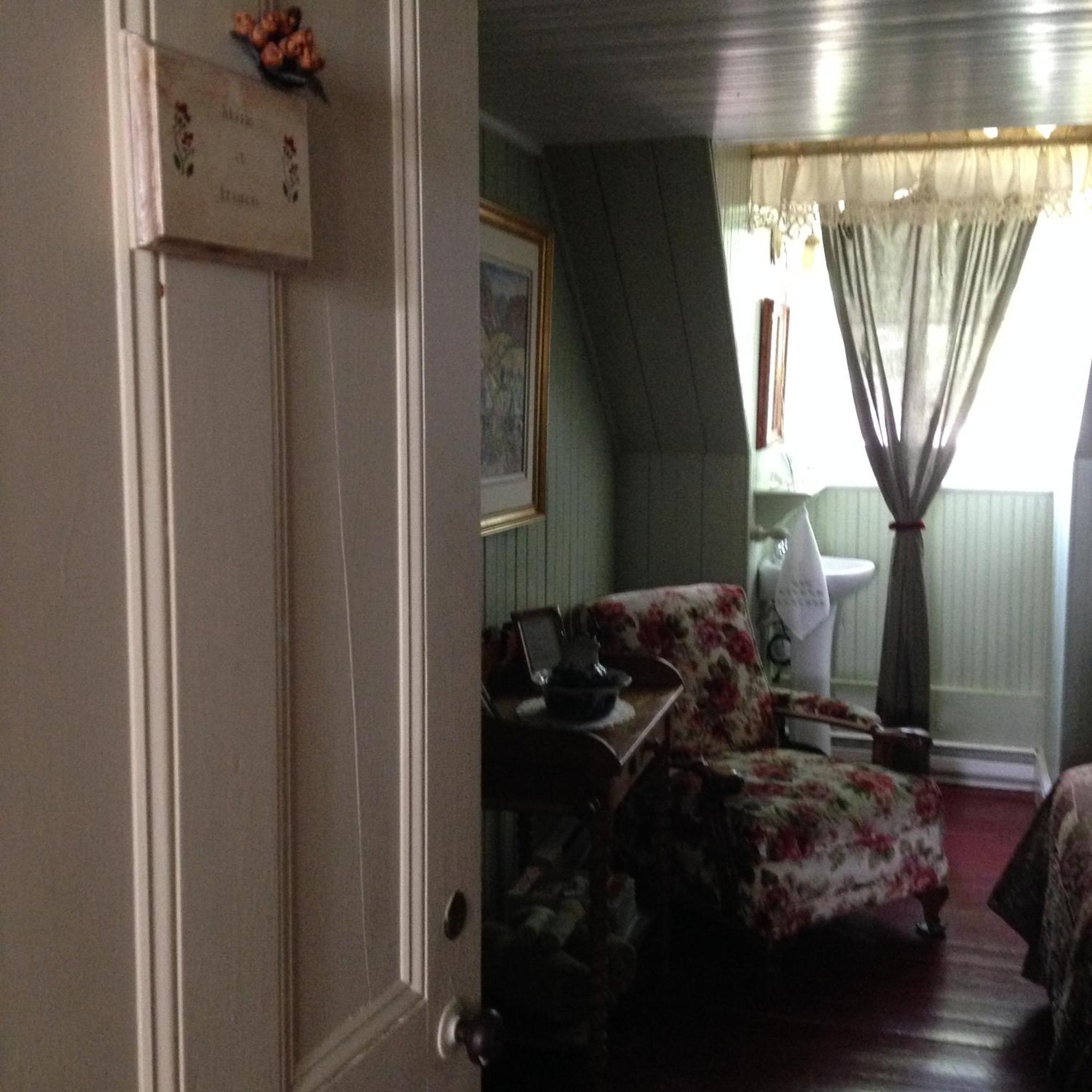 Auberge Les Blancs Moutons Saint-Laurent-de-l'ile d'Orleans 外观 照片